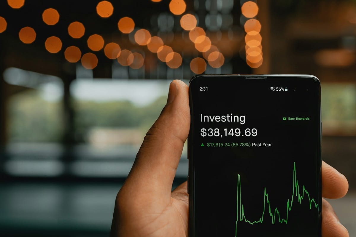 investing app on phone