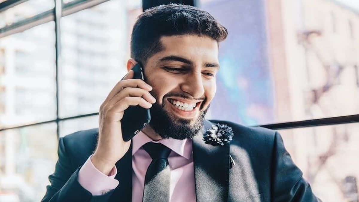 man using phone with 800 business